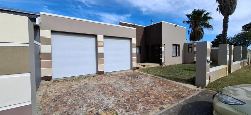 4 Bedroom Property for Sale in Bothasig Western Cape